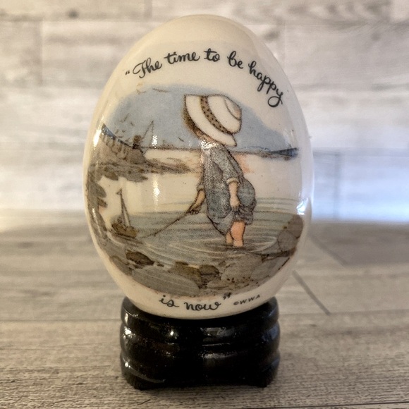 Vintage Porcelain HOLLY HOBBIE “The Time to be Happy...is Now” Egg and Holder - Picture 1 of 11